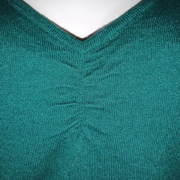 Emerald V-Neck Women Knit Cami - Picture 2 of 5